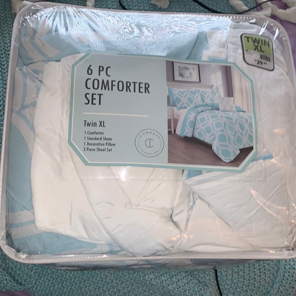 6 pc Comforter set Twin XL